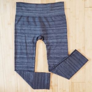 Fabletics Athletic Cropped Pants Grey/Black Stripe Women's XS Yoga Athleisure